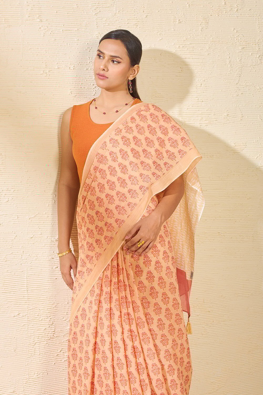 Beige Screen Printed Bengal Pure Mulmul Cotton Saree image number null