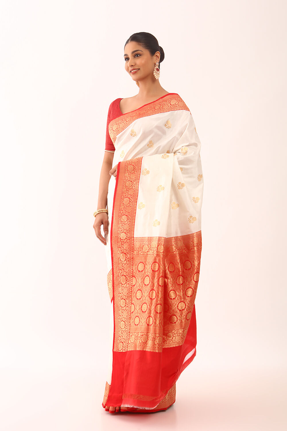 Off-White Pure Silk Kadwa Banarasi Saree image number null