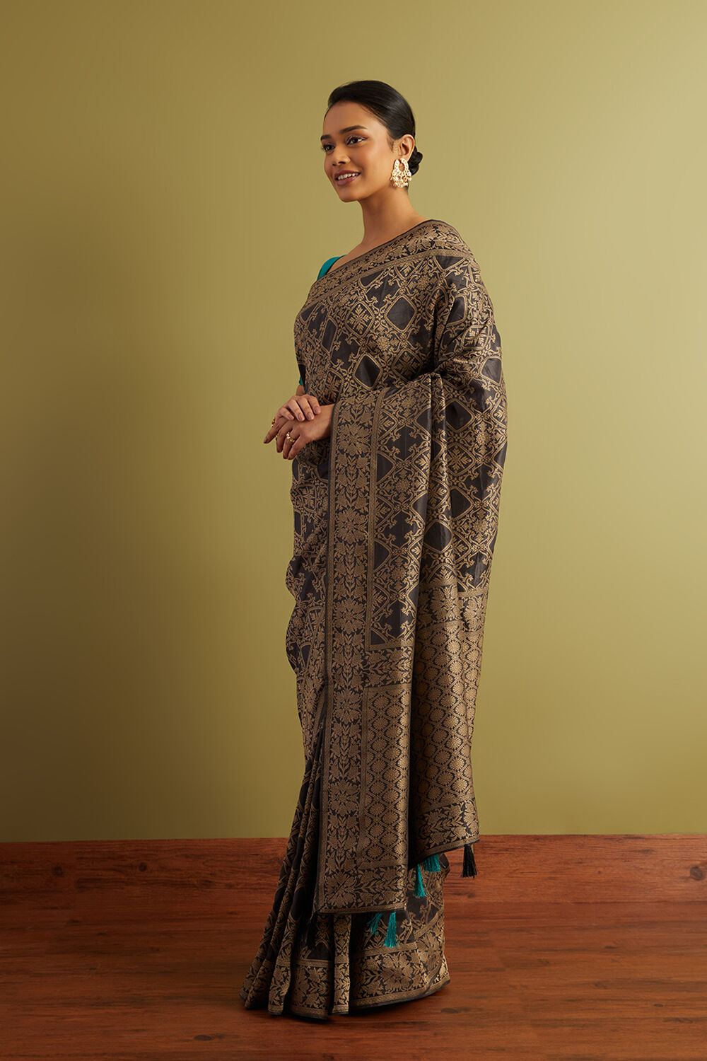 Black Woven Viscose Luxe Saree image number null