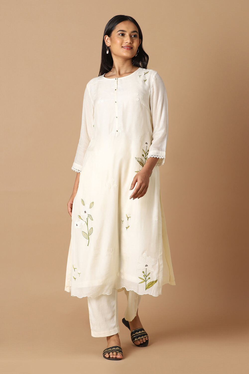 Offwhite Embroidered Kurta Set image number null