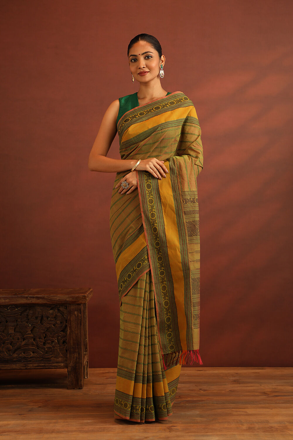 Green South Pure Cotton Woven Saree image number null