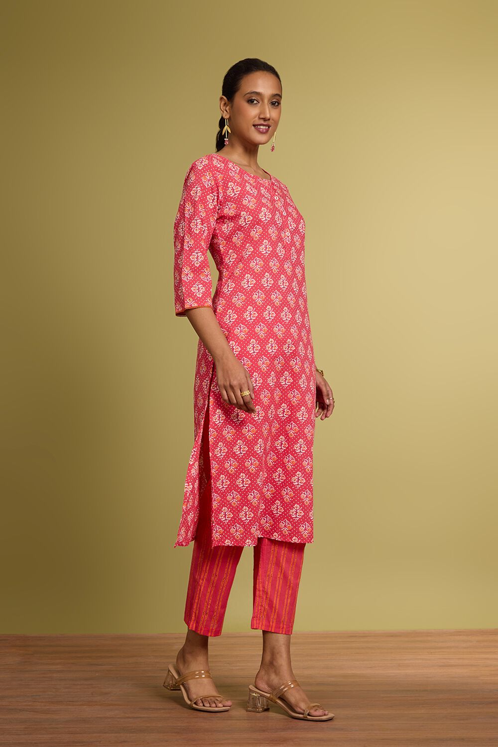 Pink Screen Printed Pure Cotton Kurta Set image number null