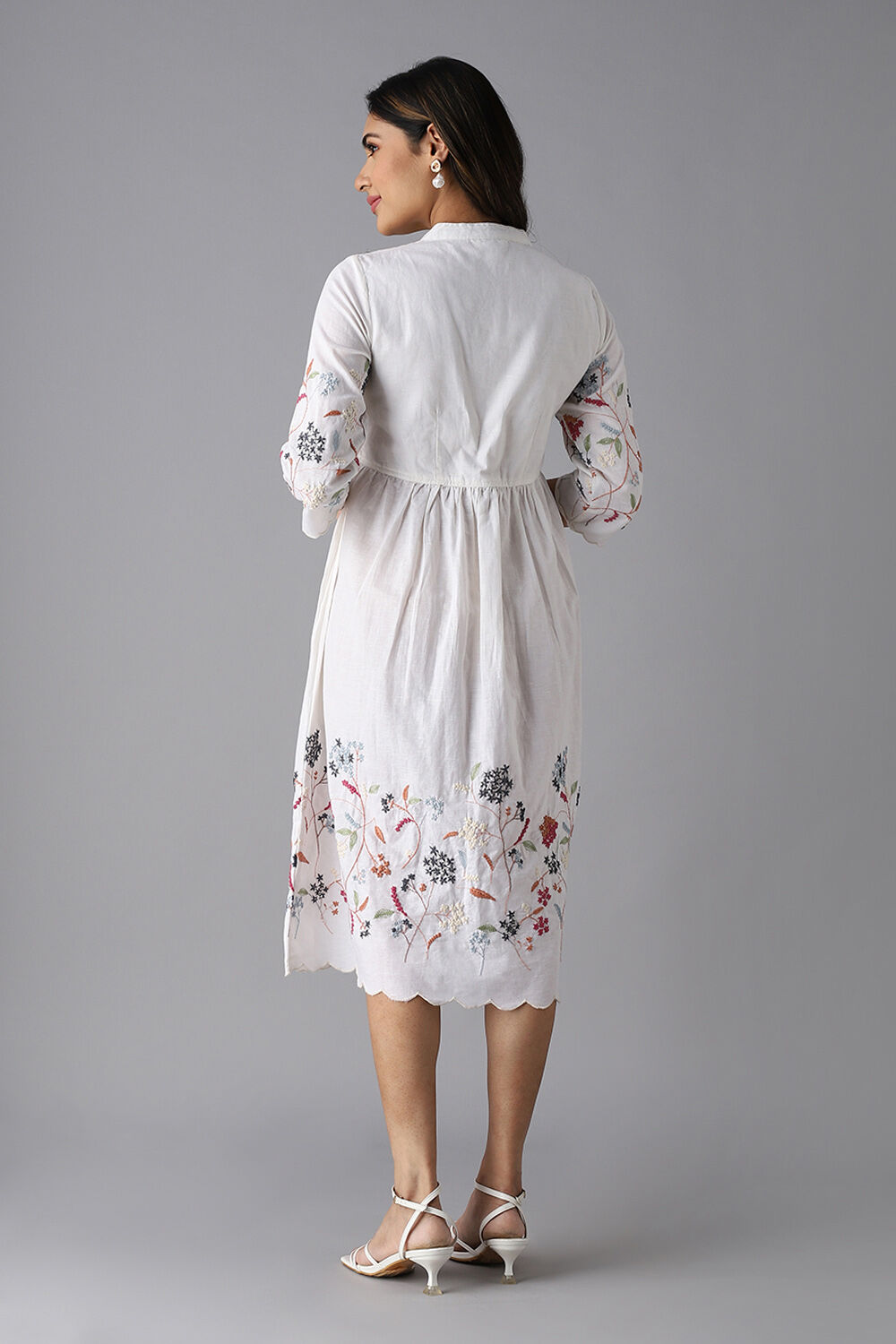 Off White Linen Embroidered Kurta image number null