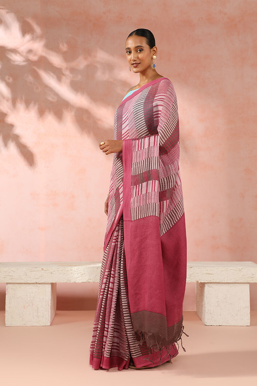 Pink Contemporary Pure Cotton Linen Screen Printed Saree image number null