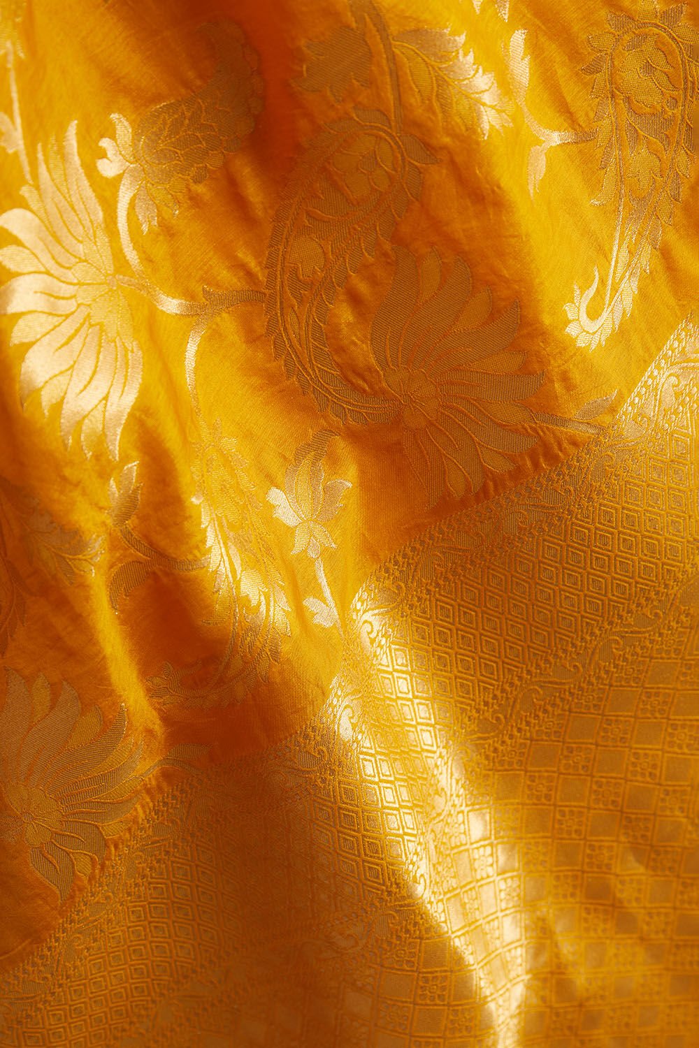 Yellow Woven Viscose Luxe Saree image number null