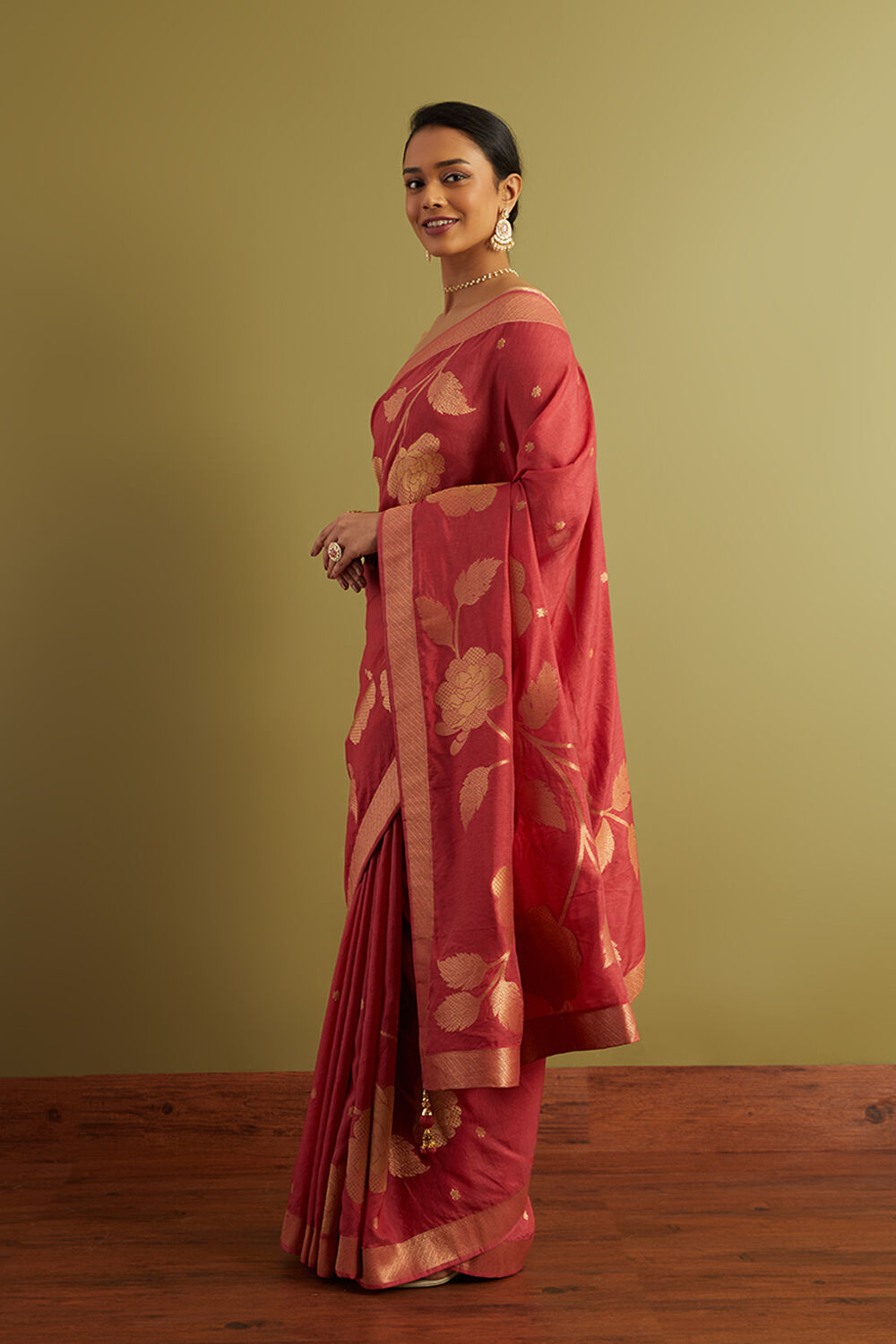 Red Woven Viscose Luxe Saree image number null