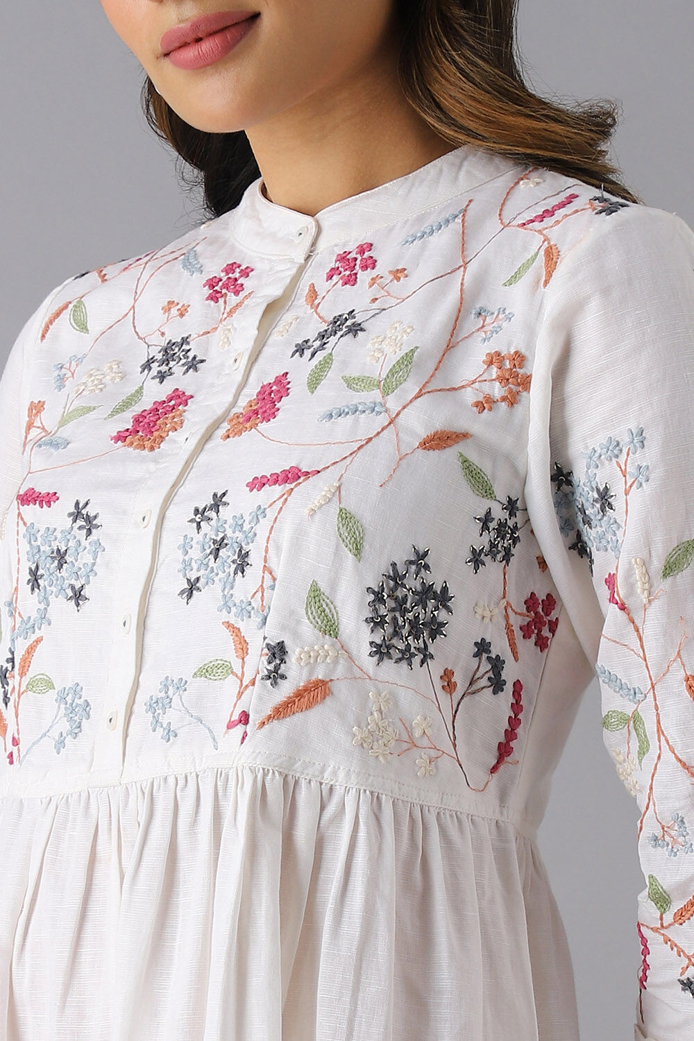Off White Linen Embroidered Kurta image number null