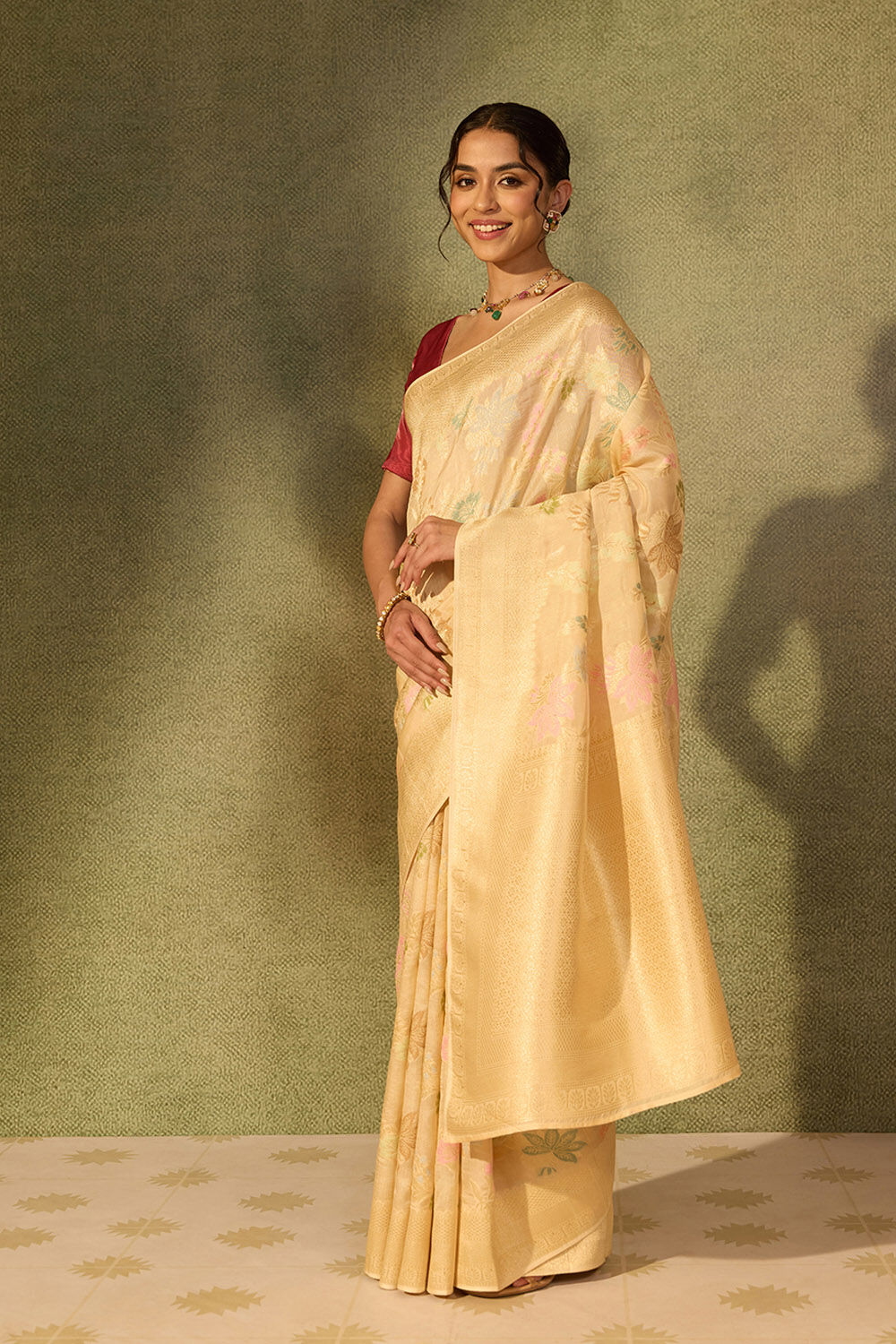 Off White Pure Viscose Woven Saree image number null