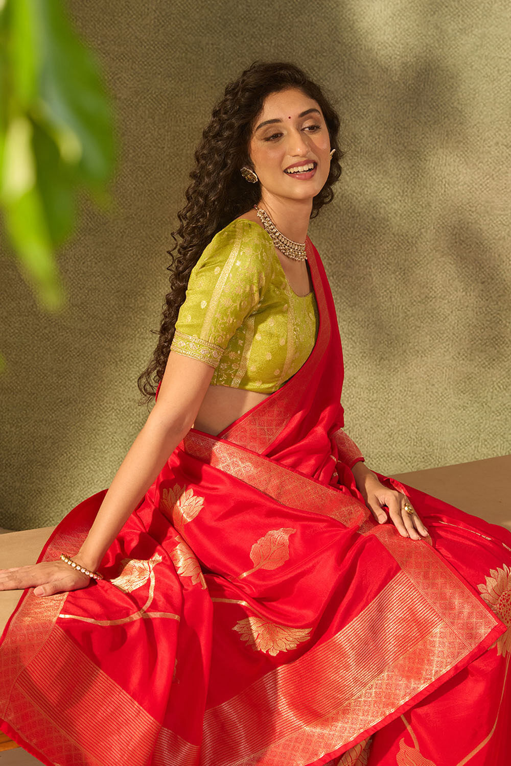 Red Pure Viscose Woven Saree image number null