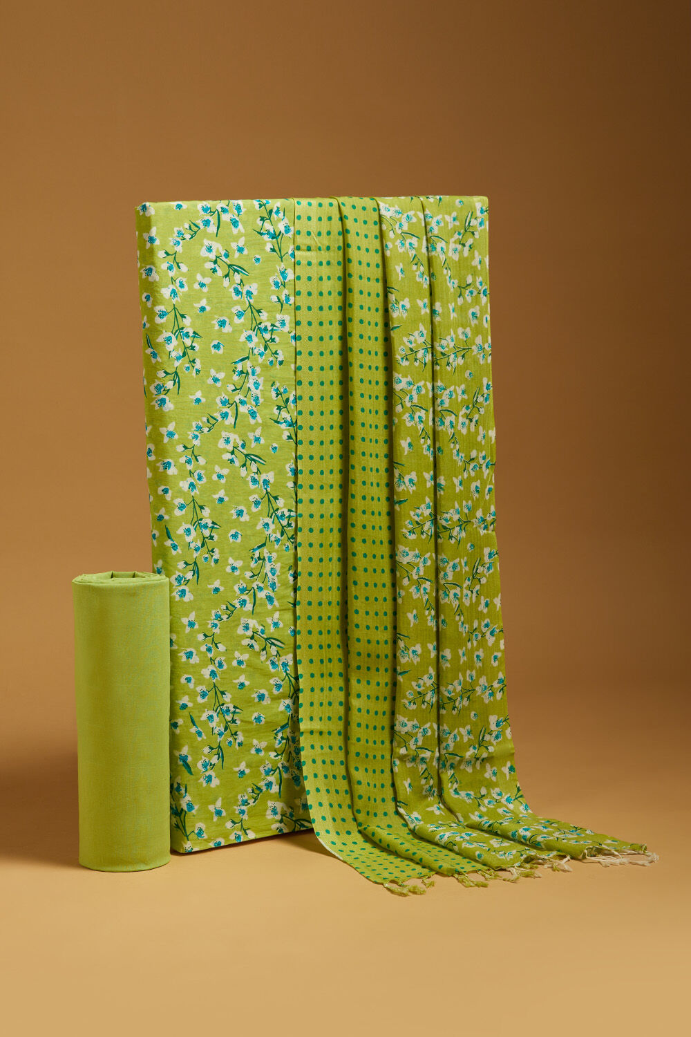 Green Screen Printed Pure Cotton Unstitched Suit Set image number null