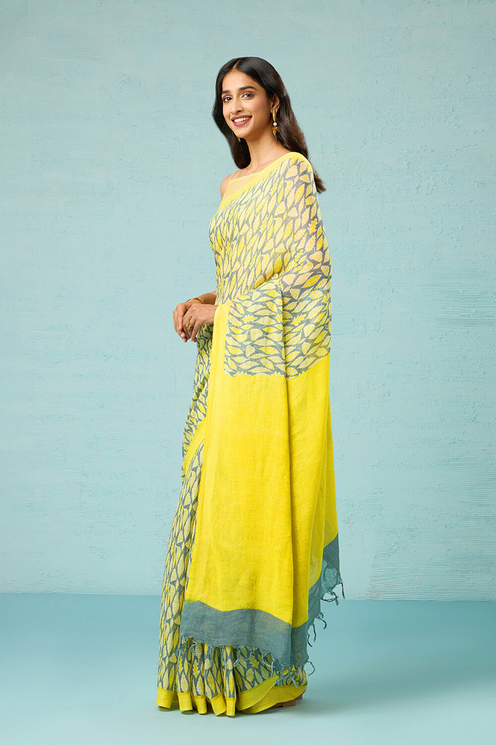 Grey Screen Printed Pure Linen Saree image number null