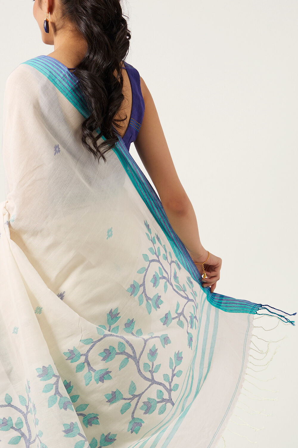 Off White Pure Cotton Bengal Saree image number null