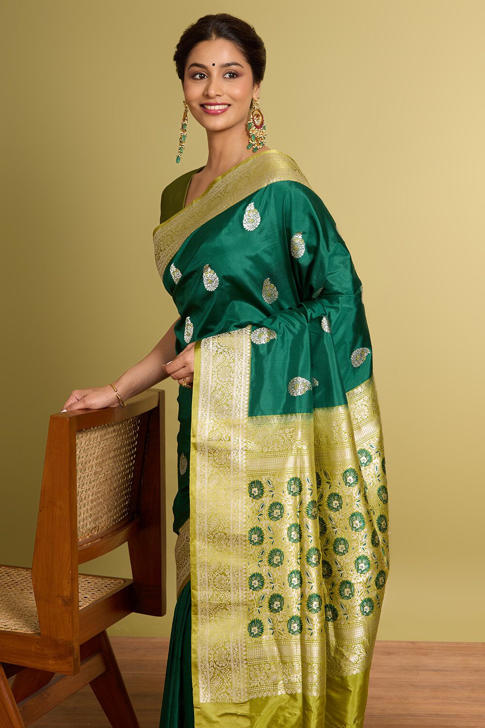 Green Pure Silk Kadwa Banarasi Saree image number null