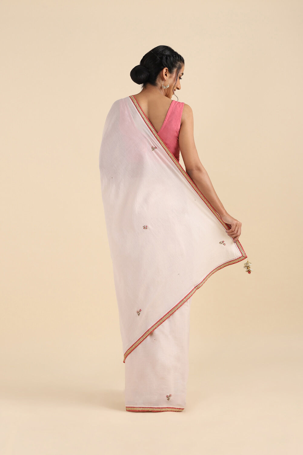 Off White Pure Cotton Embroidered Saree image number null
