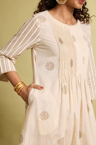 Off White Screen Printed Pure Cotton Kurta thumbnail image number null