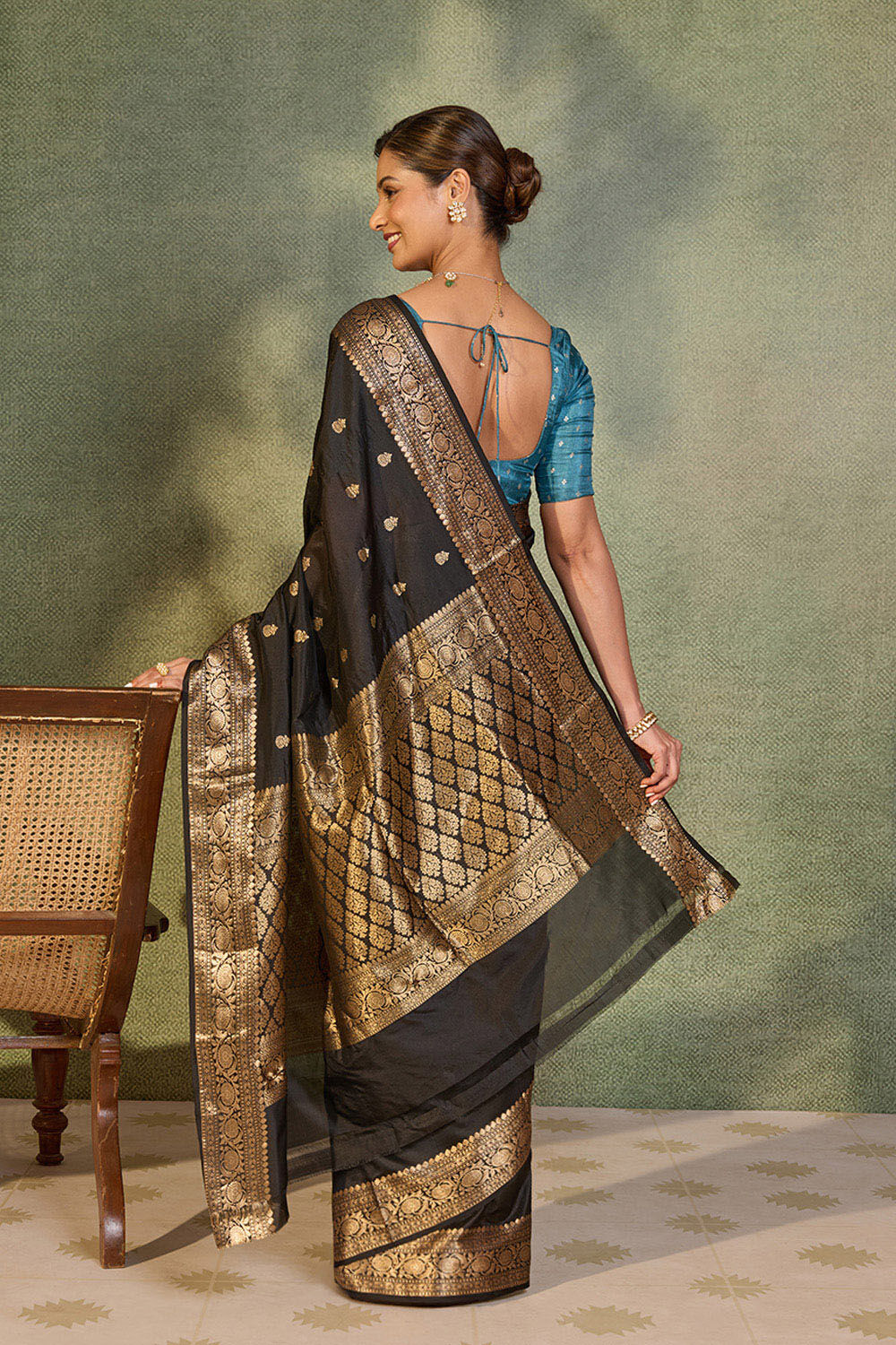 Black Silk Viscose Kadwa Banarasi Saree image number null