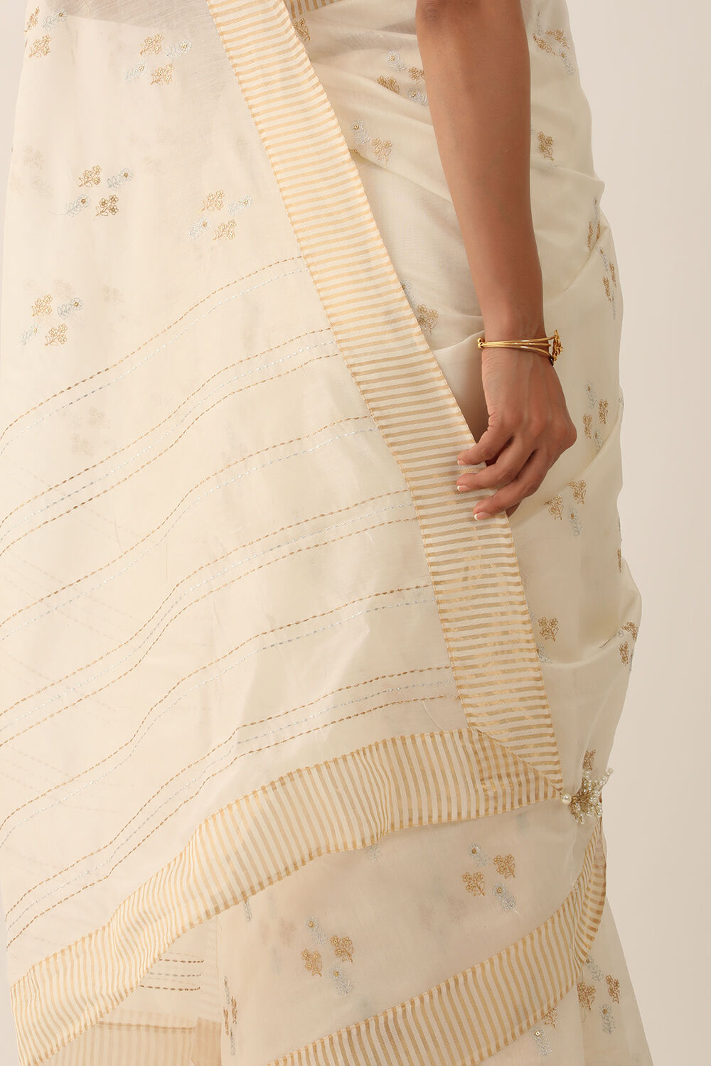 Off White Silk Cotton Embroidery Saree image number null