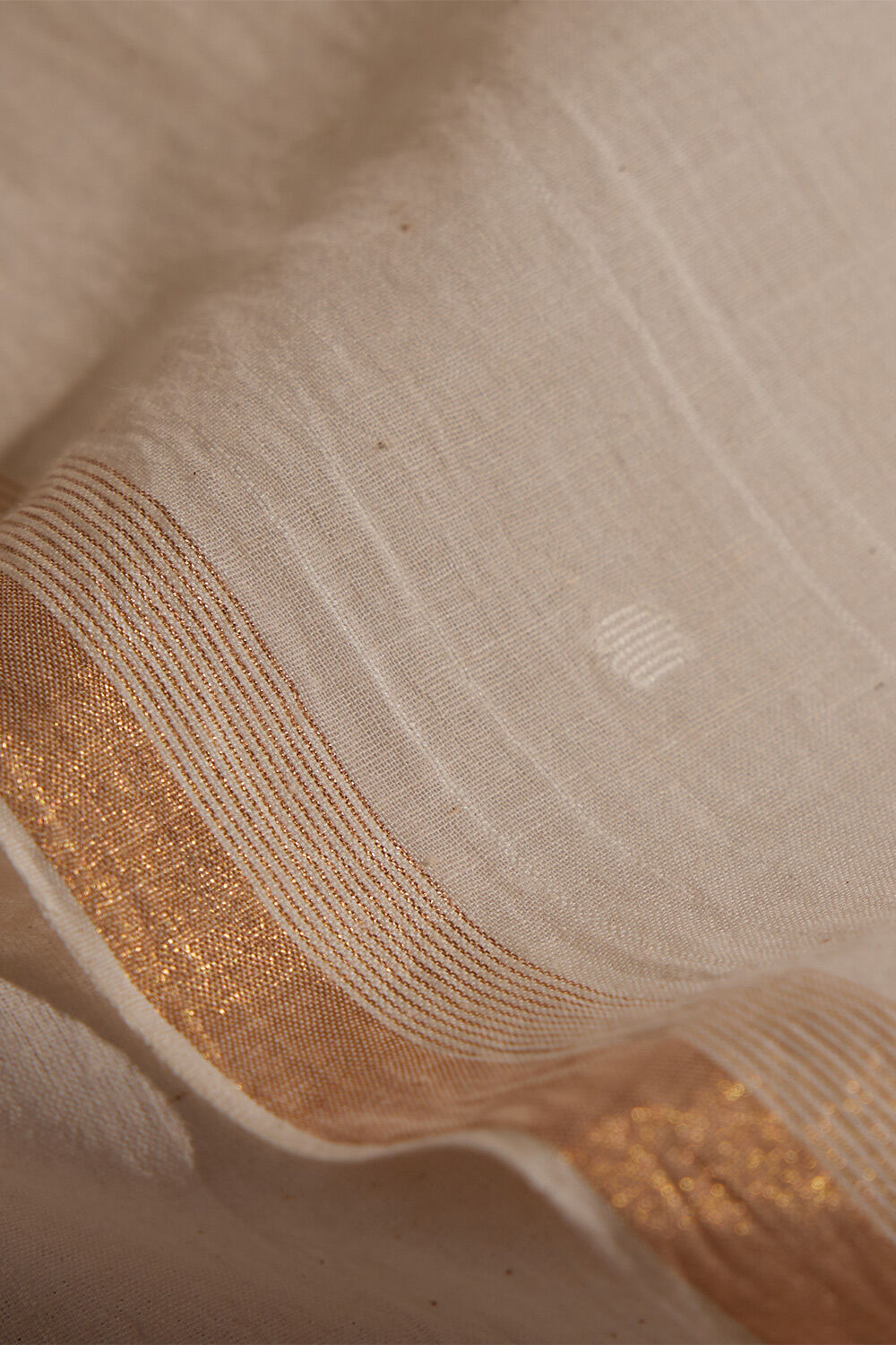 Off White Khadi Cotton Bengal Jamdani Saree image number null