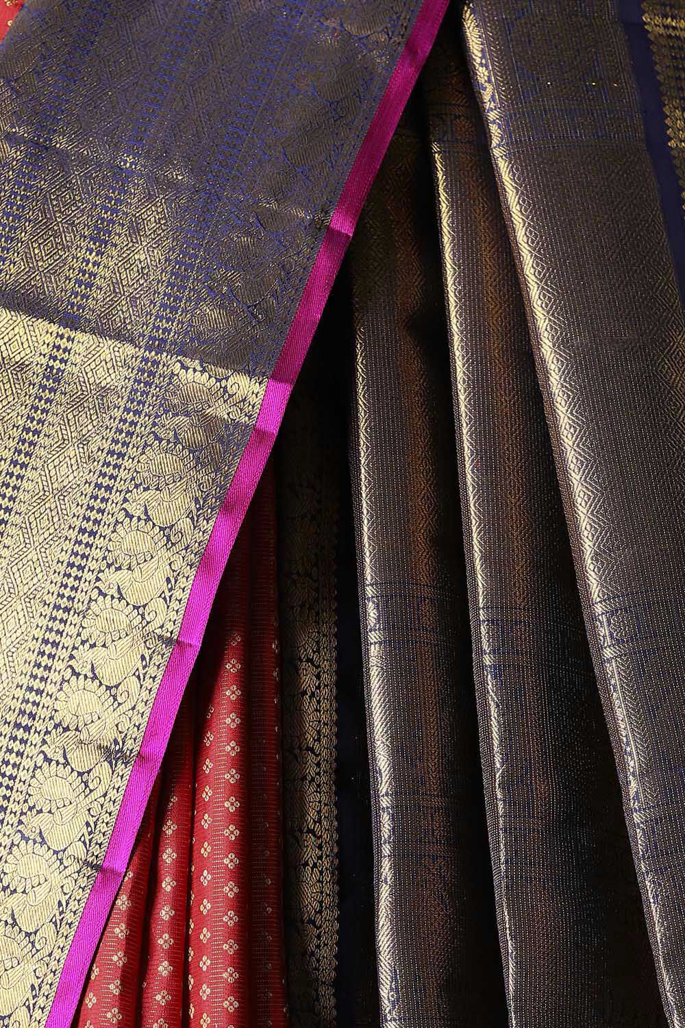 Crimson Red Vaira Oosi Pure Silk Kanjivaram Saree image number null