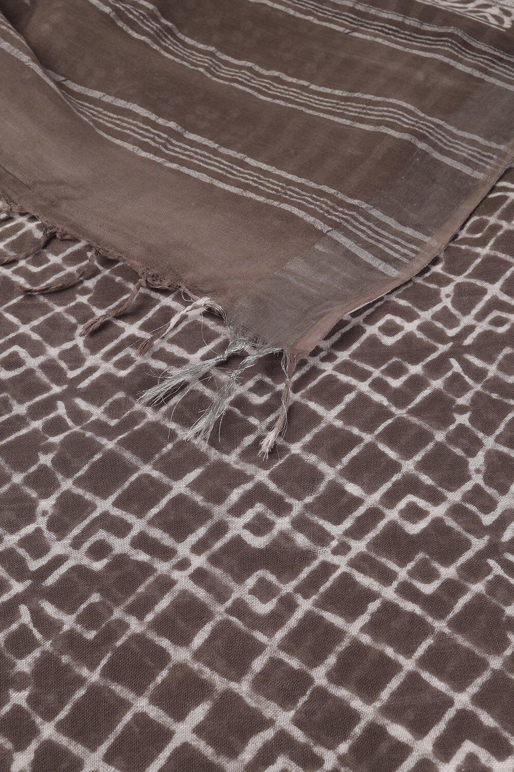 Grey Cotton Viscose Contemporary Block Printed Saree image number null