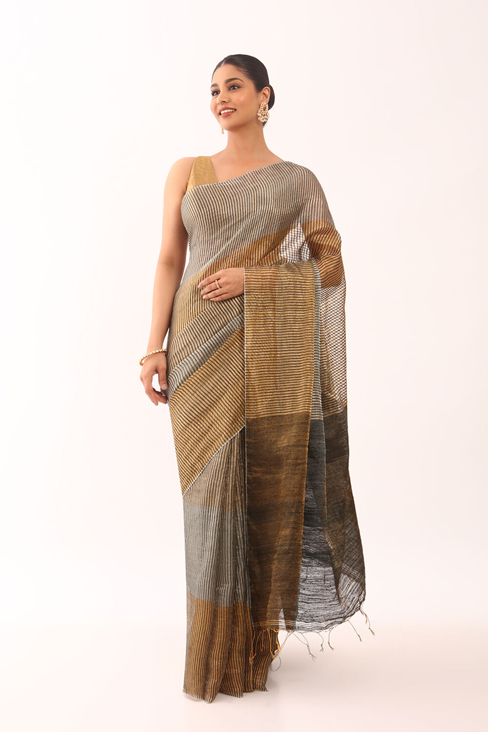 Grey Woven Pure Tissue Vanya Bengali Saree image number null