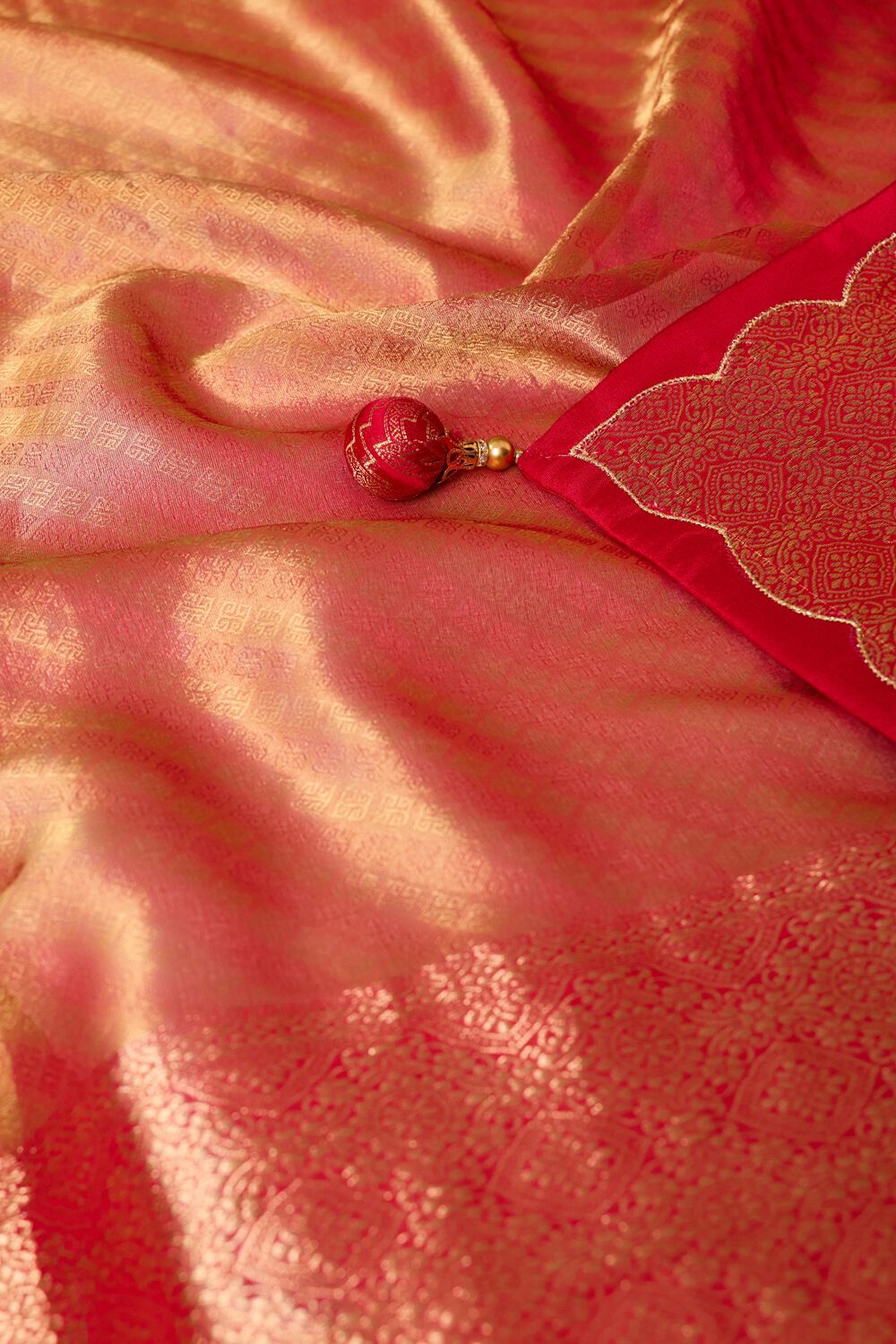 Pink  Viscose Tissue Woven Saree image number null