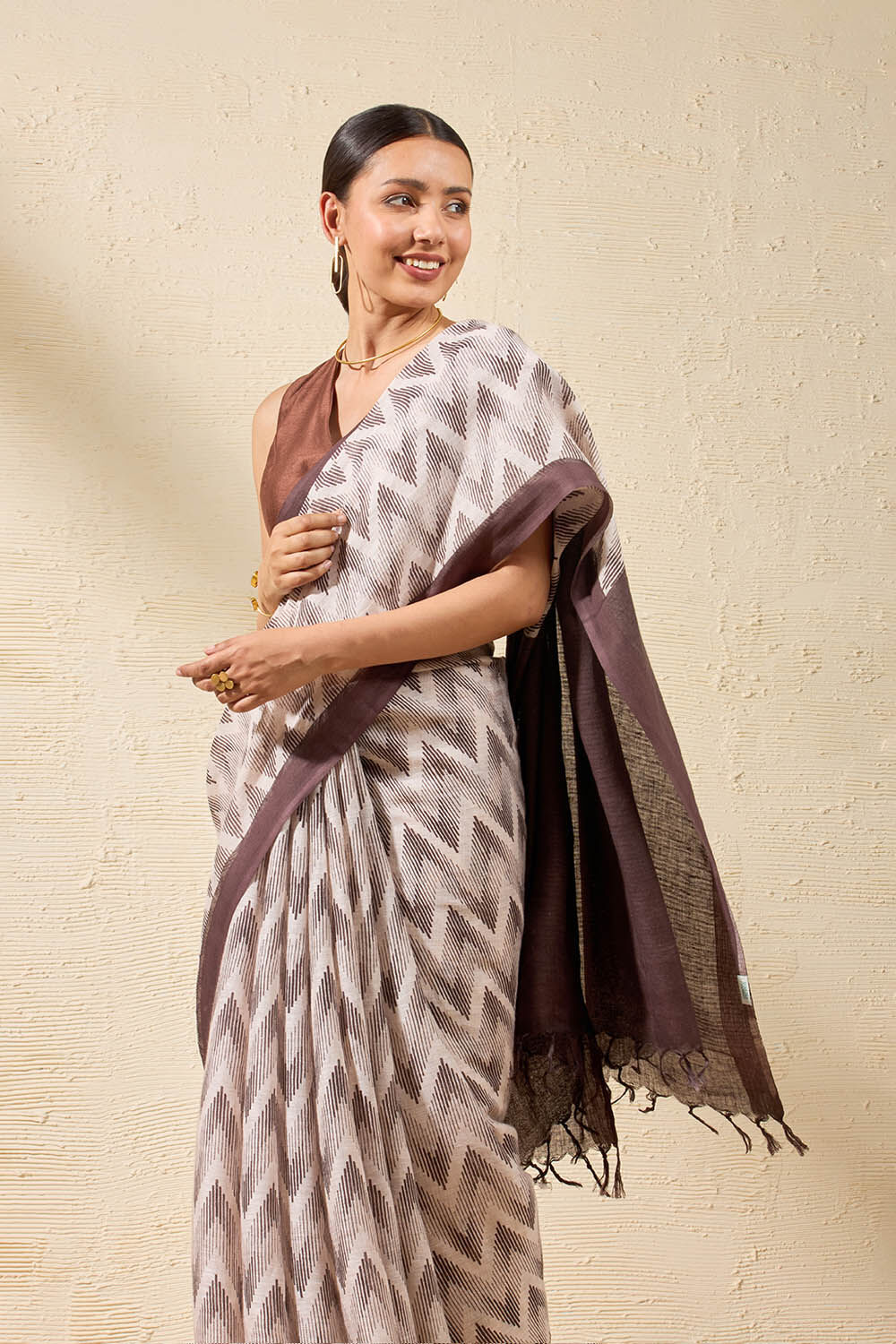 Off White Screen Printed Pure Linen Saree image number null