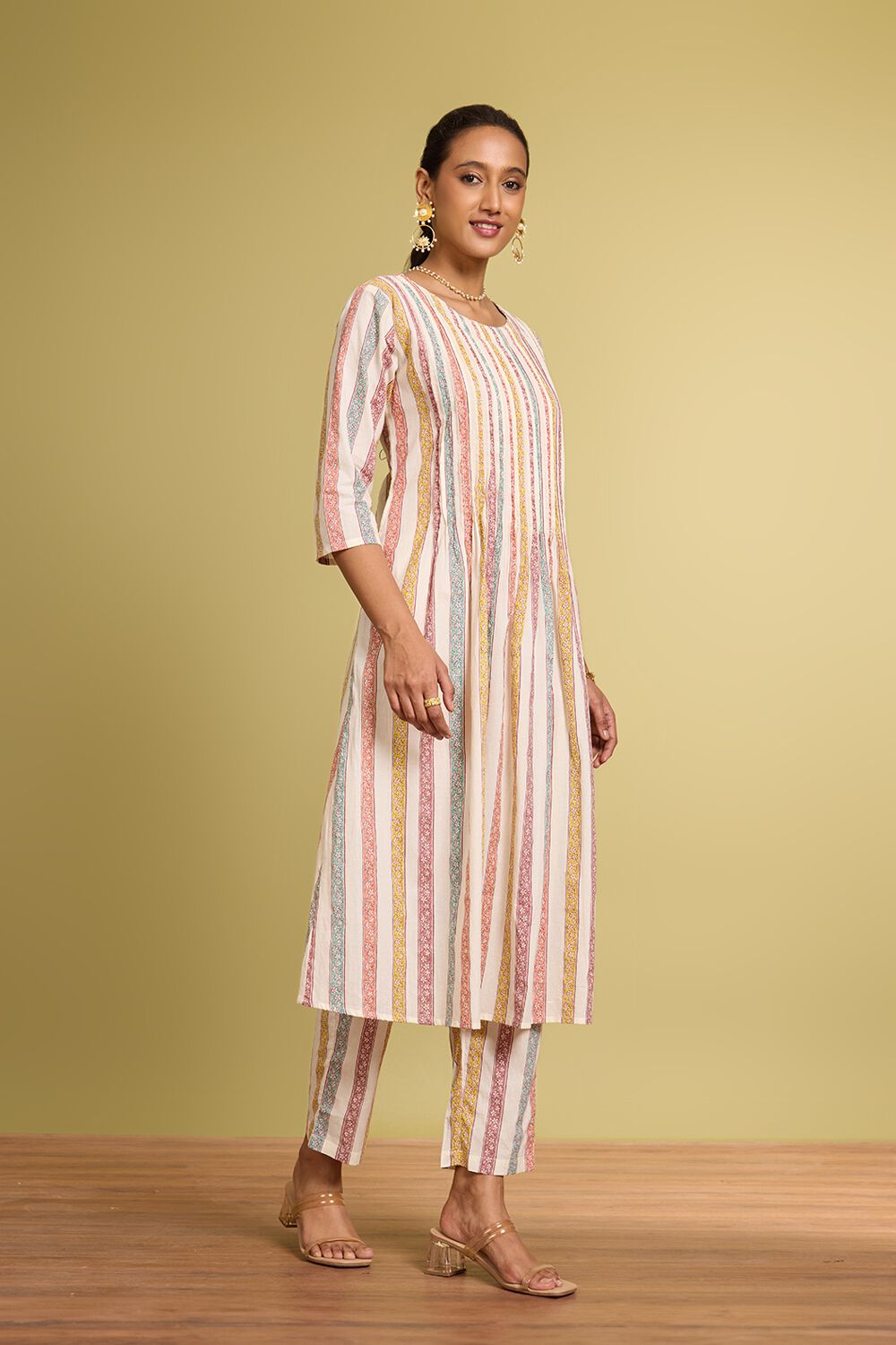 Off White Screen Printed Pure Cotton Kurta Set image number null