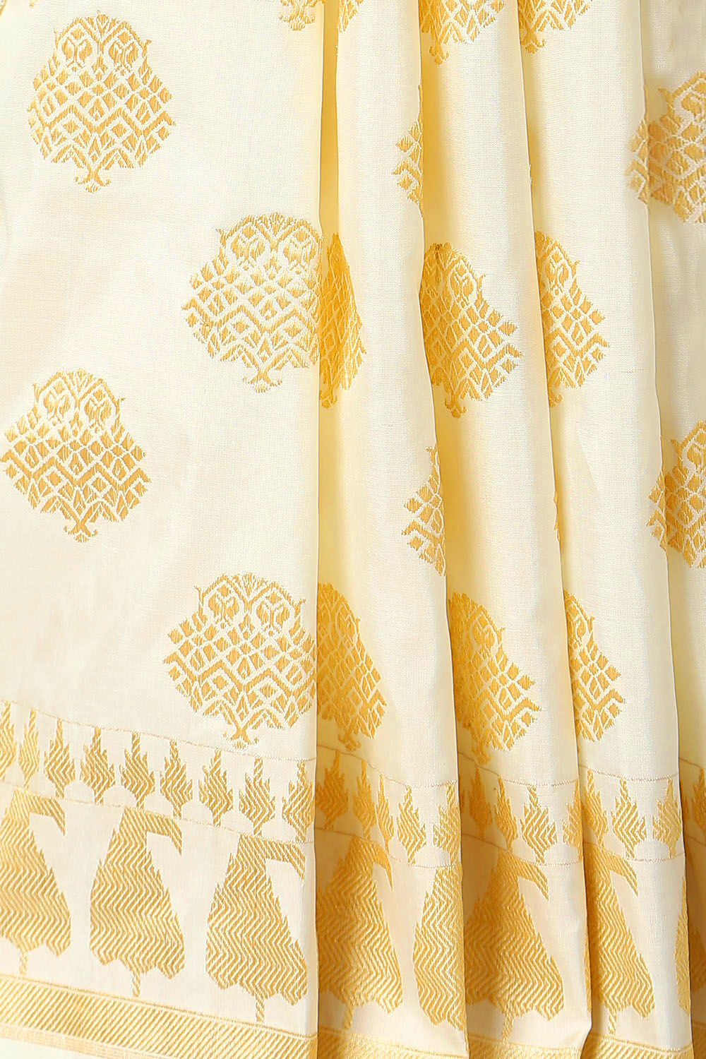 White Pure Silk Banarasi Saree image number null