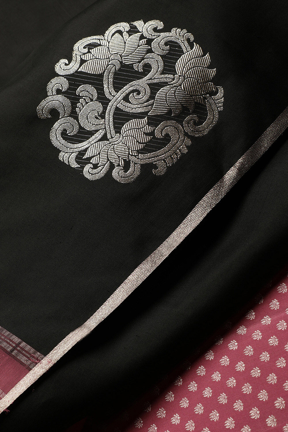 Black Woven Pure Silk Kanjivaram Saree image number null