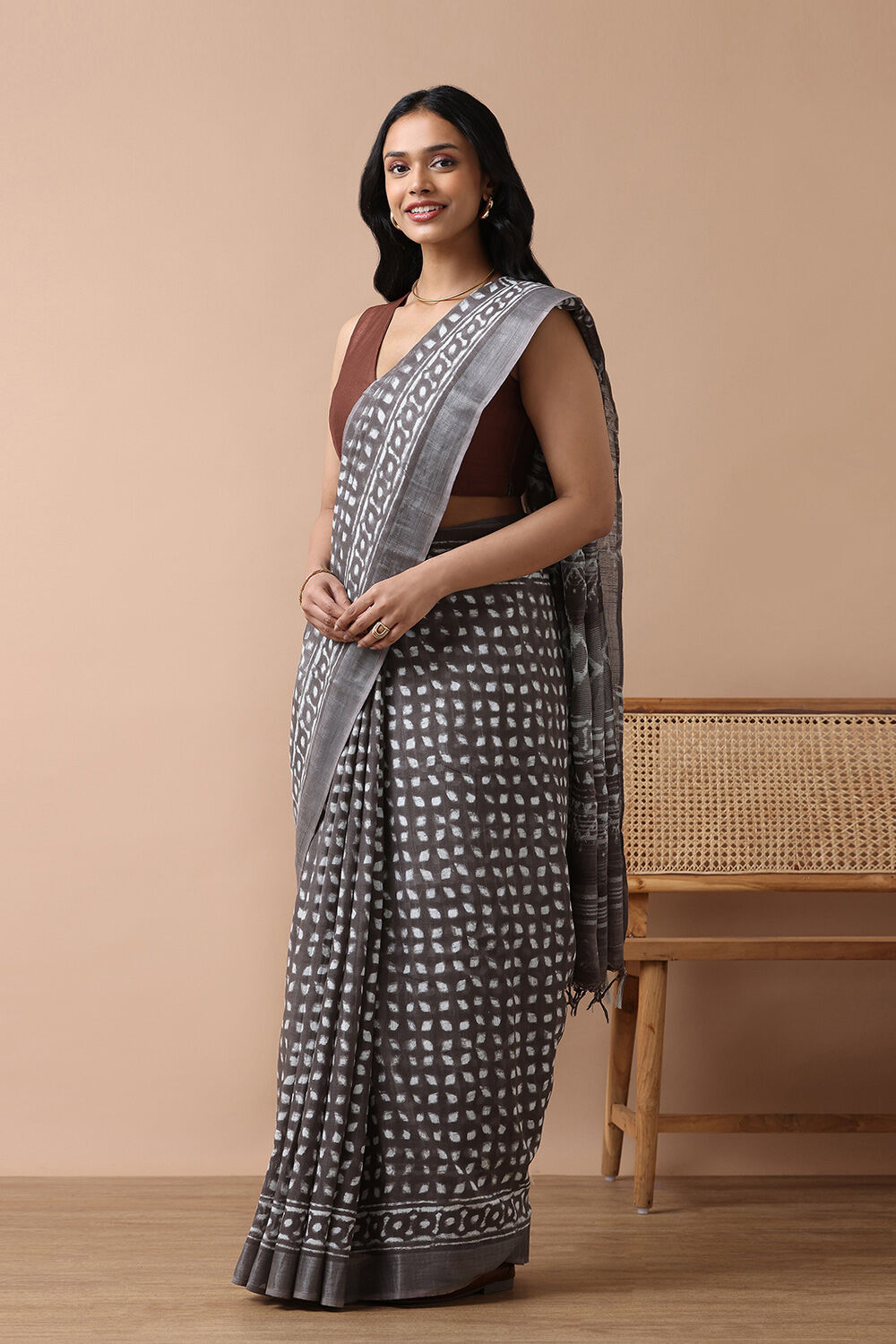 Grey Cotton Viscose Contemporary Block Printed Saree image number null