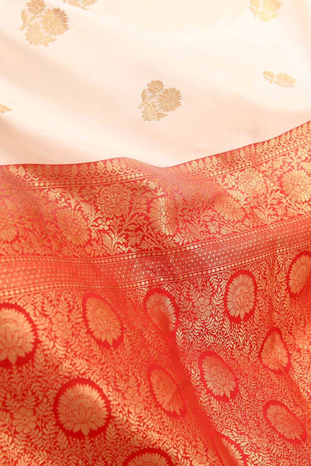 Off-White Pure Silk Kadwa Banarasi Saree image number null