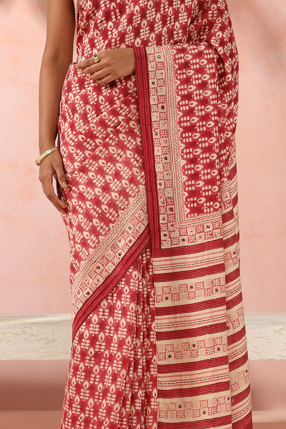 Red Contemporary Luxe Block Printed Saree image number null