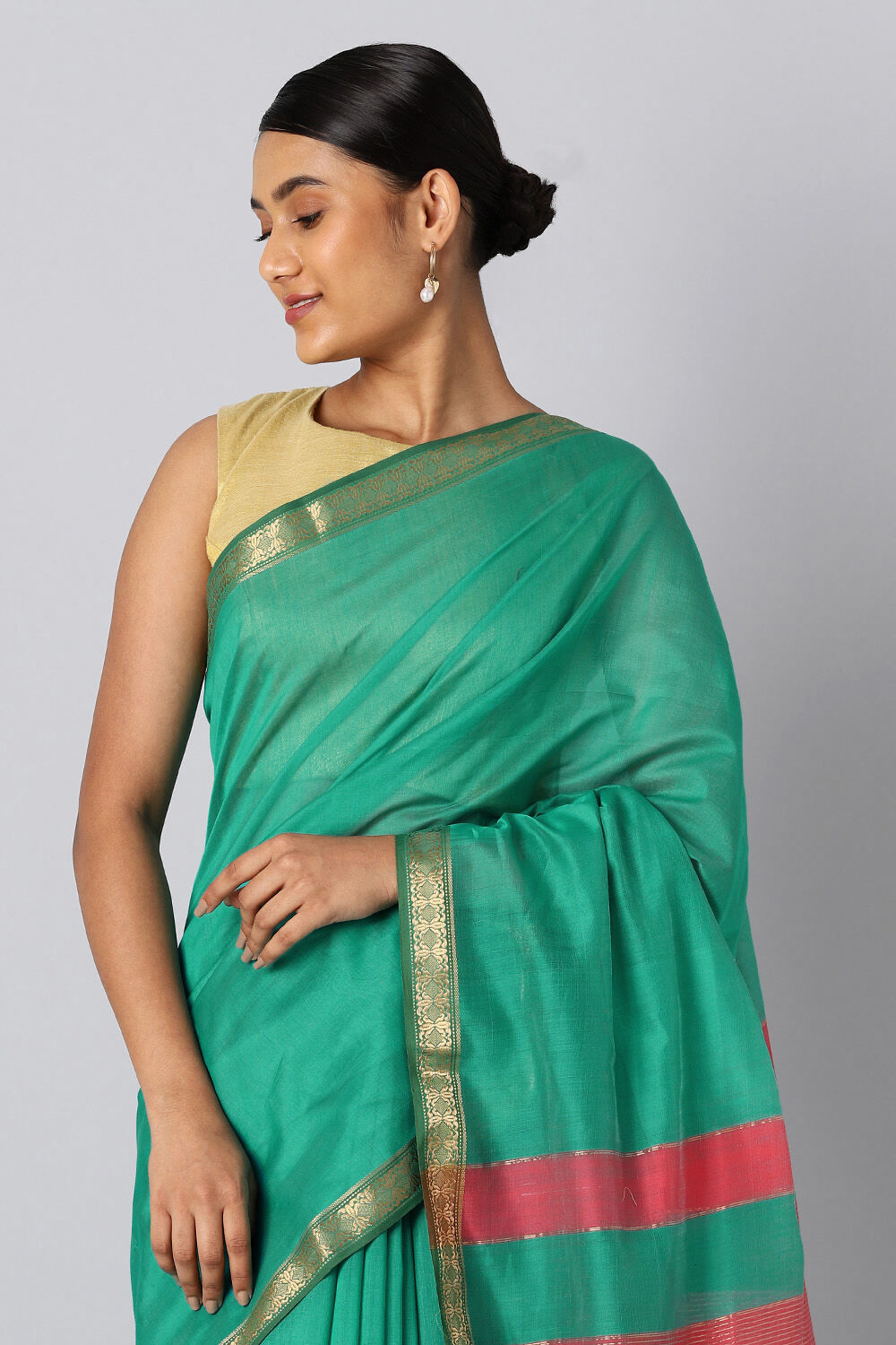Green Pure Silk Cotton Maheswari Saree image number null