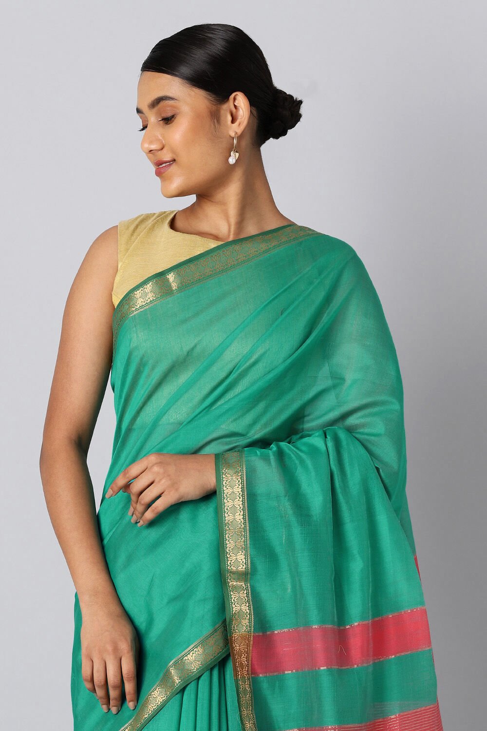 Green Pure Silk Cotton Maheswari Saree image number null