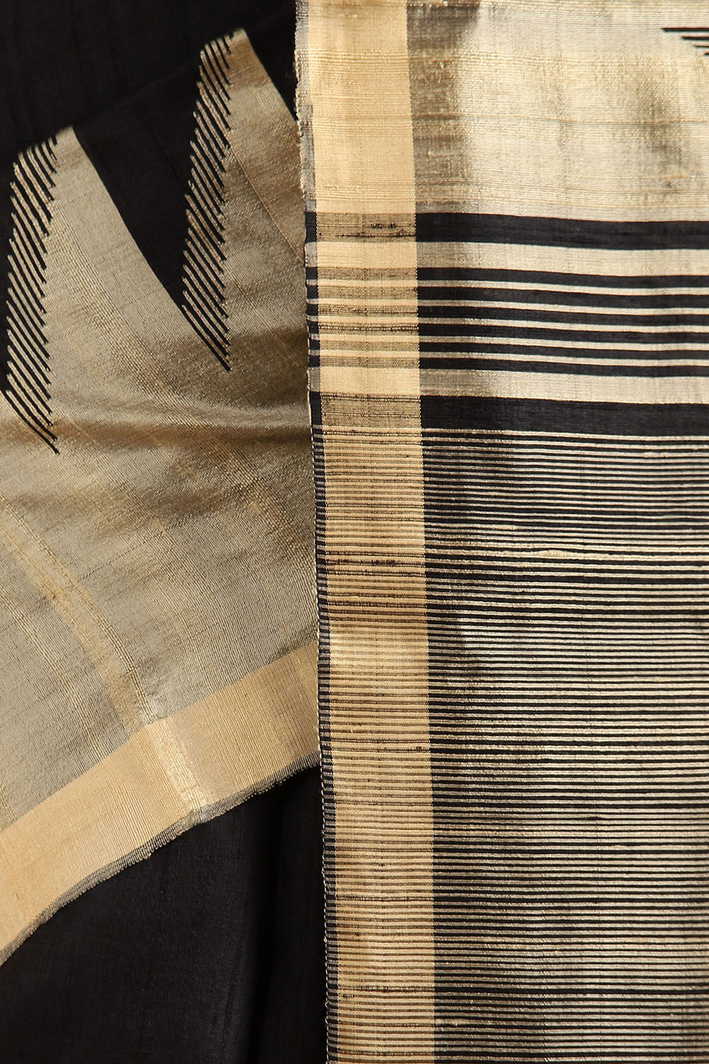 Black Pure Silk Woven Saree image number null