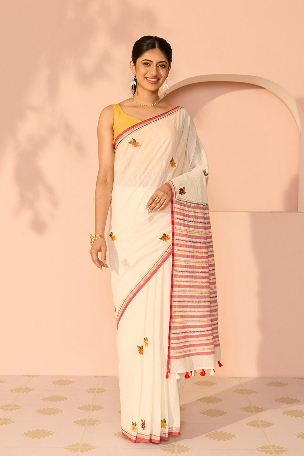 Off White Bengal Pure Cotton Kantha Embroidered Saree image number null