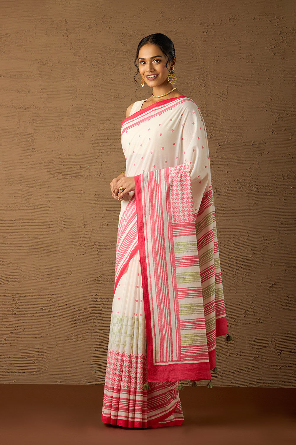Off White Pure Cotton Mulmul Block Printed Bengal Saree image number null
