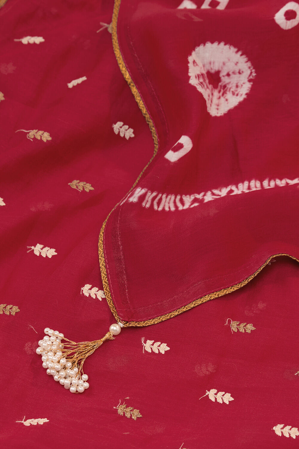 Red Gujarat Pure Silk Cotton Tie & Dye Bandhni Saree image number null