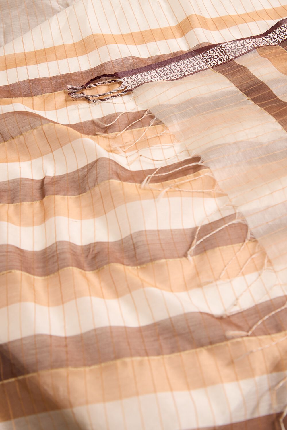 Off White Woven Pure Silk Cotton Maheshwari Saree image number null