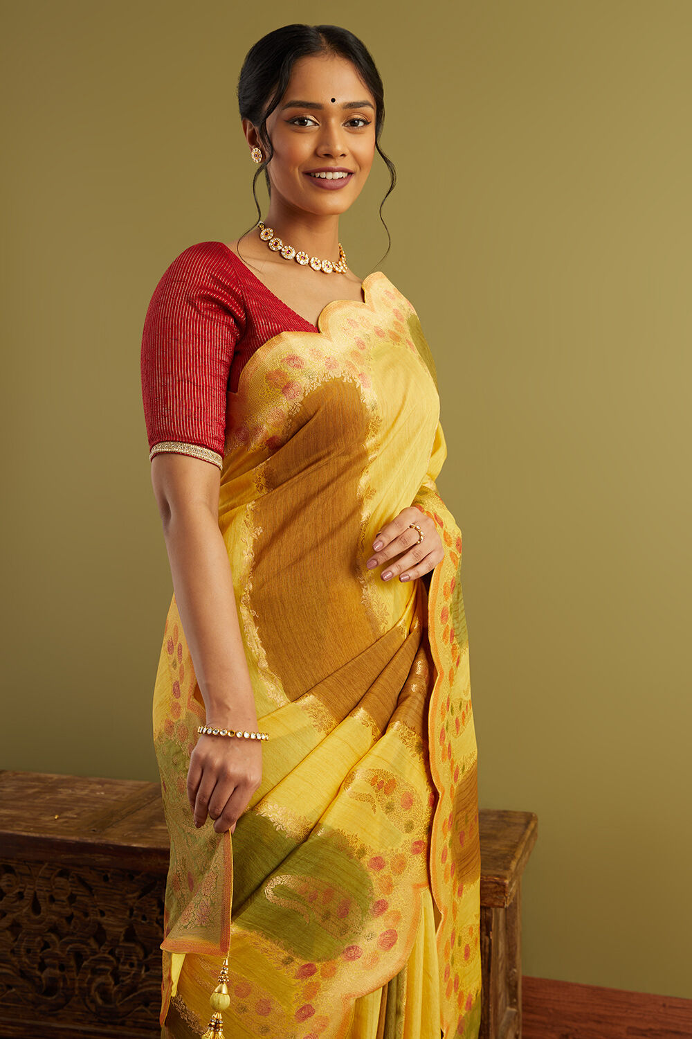 Yellow Woven Viscose Luxe Saree image number null