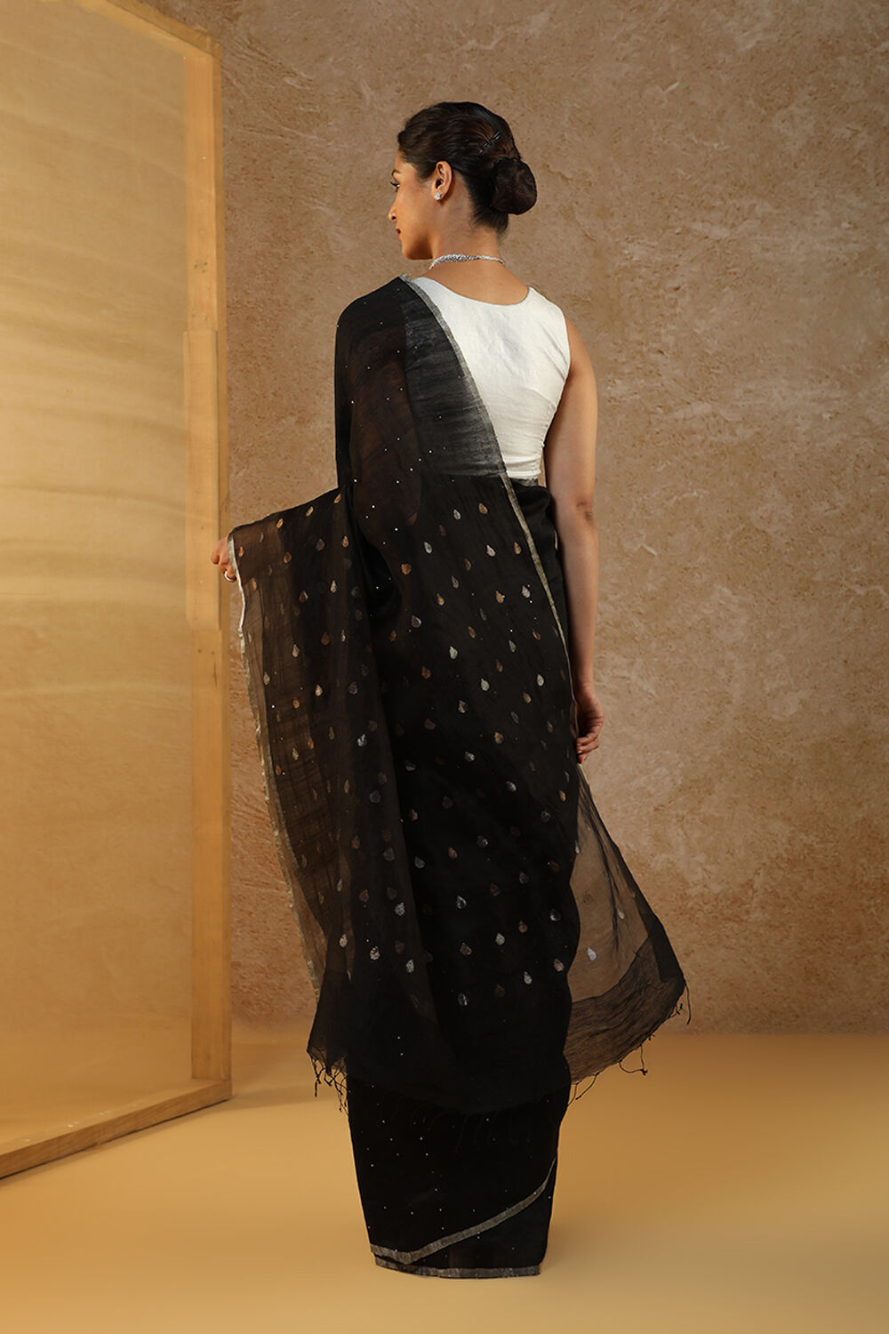 Black Bengal Pure Silk Linen Jamdani Saree image number null