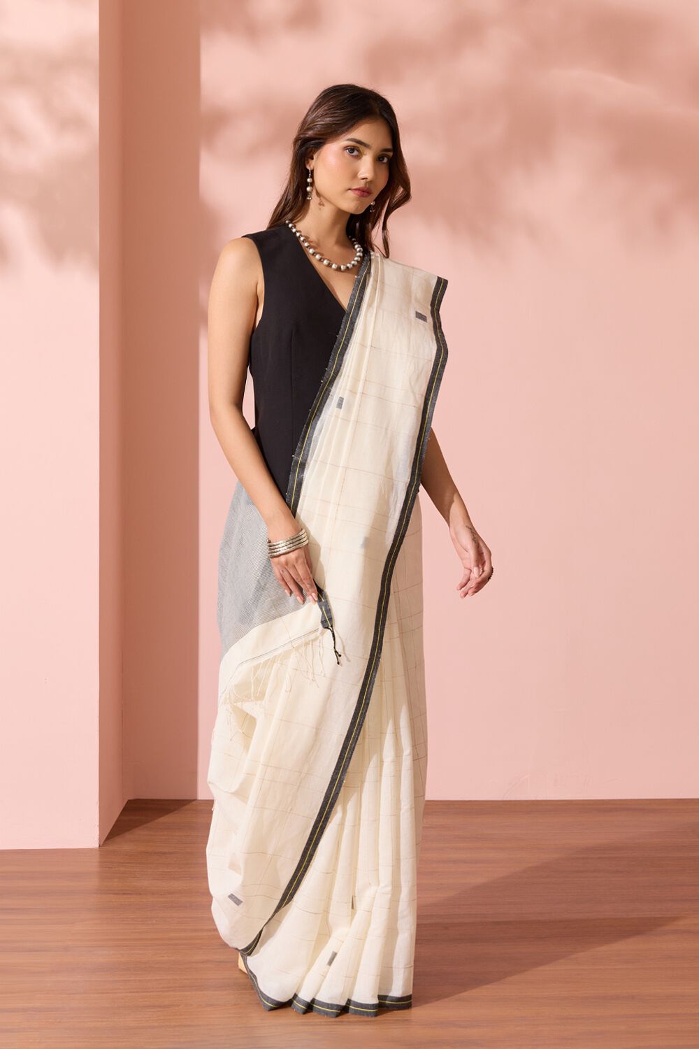 Off White Bengal Pure Cotton Jamdani Saree image number null