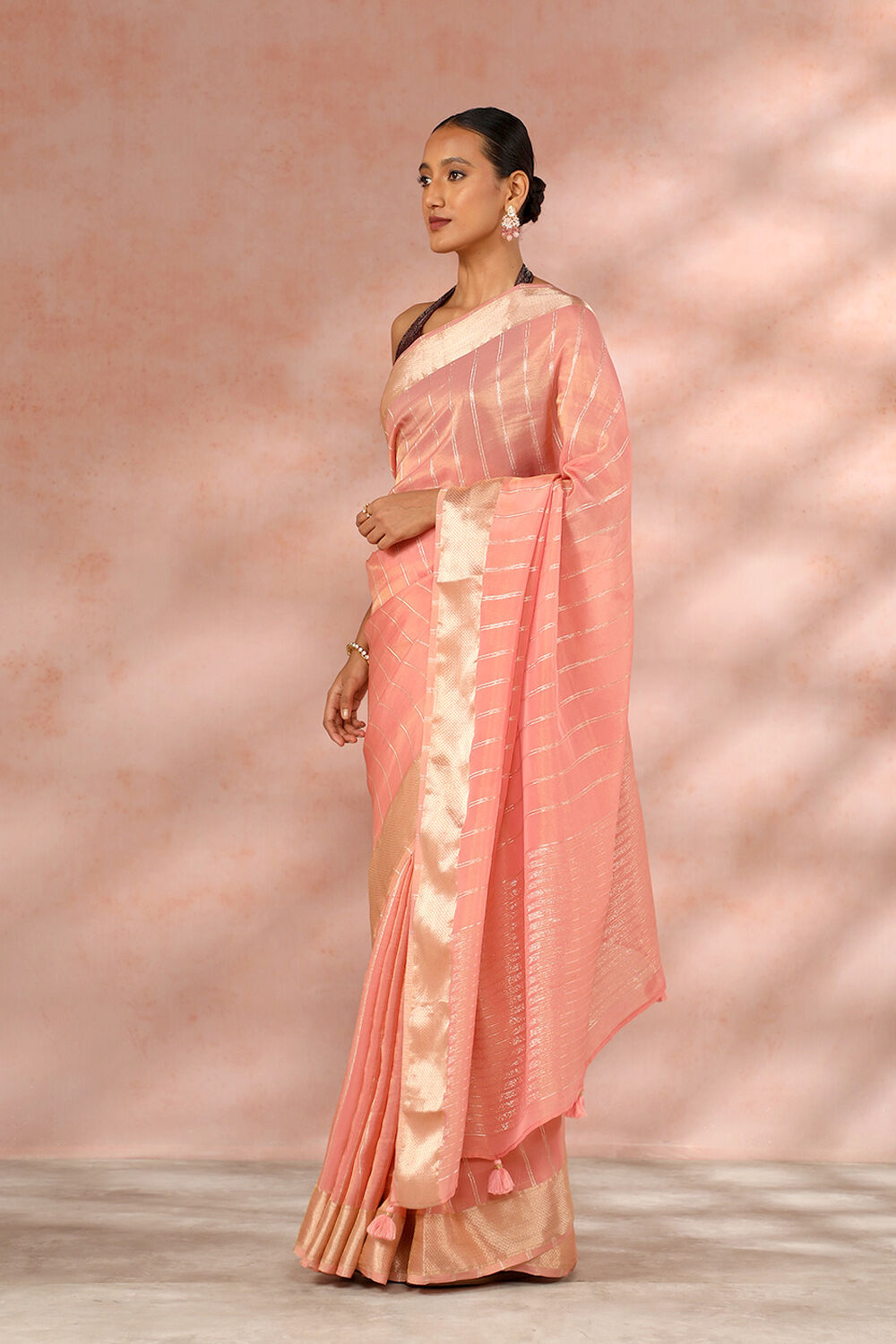 Pink Contemporary Viscose Tissue Woven Saree image number null