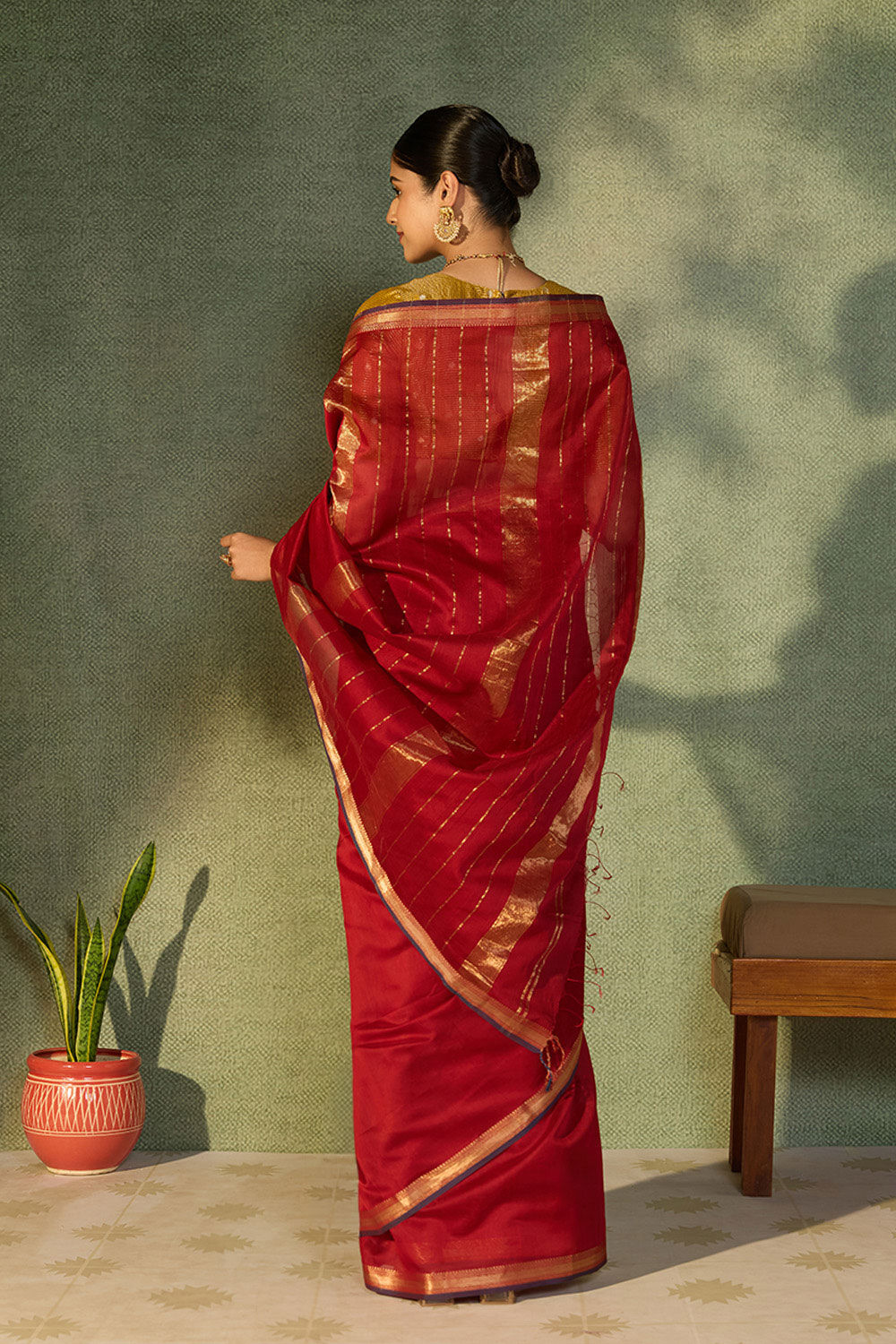 Red Woven Pure Silk Cotton Maheshwari Saree image number null