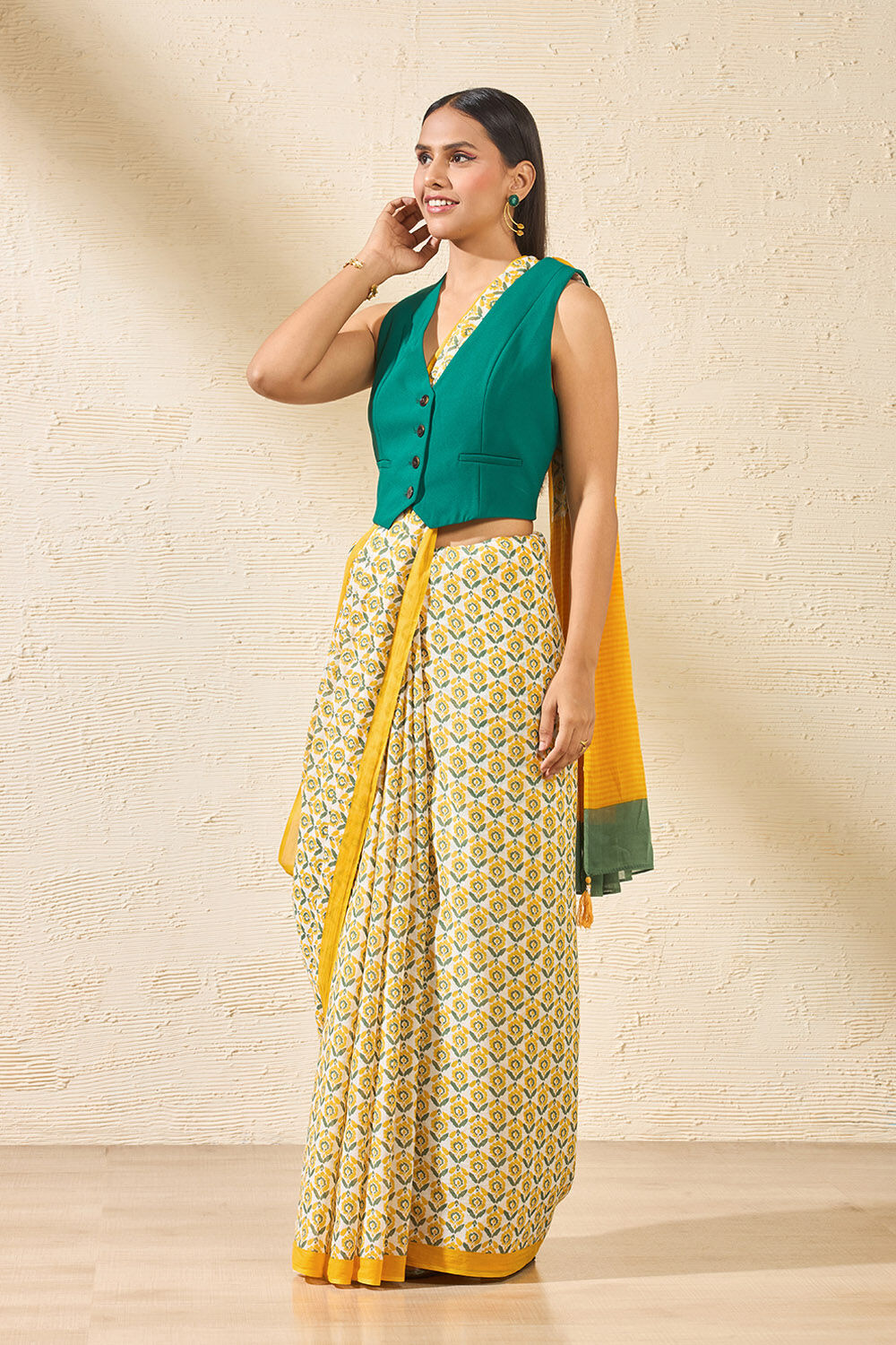 Yellow Screen Printed Bengal Pure Mulmul Cotton Saree image number null