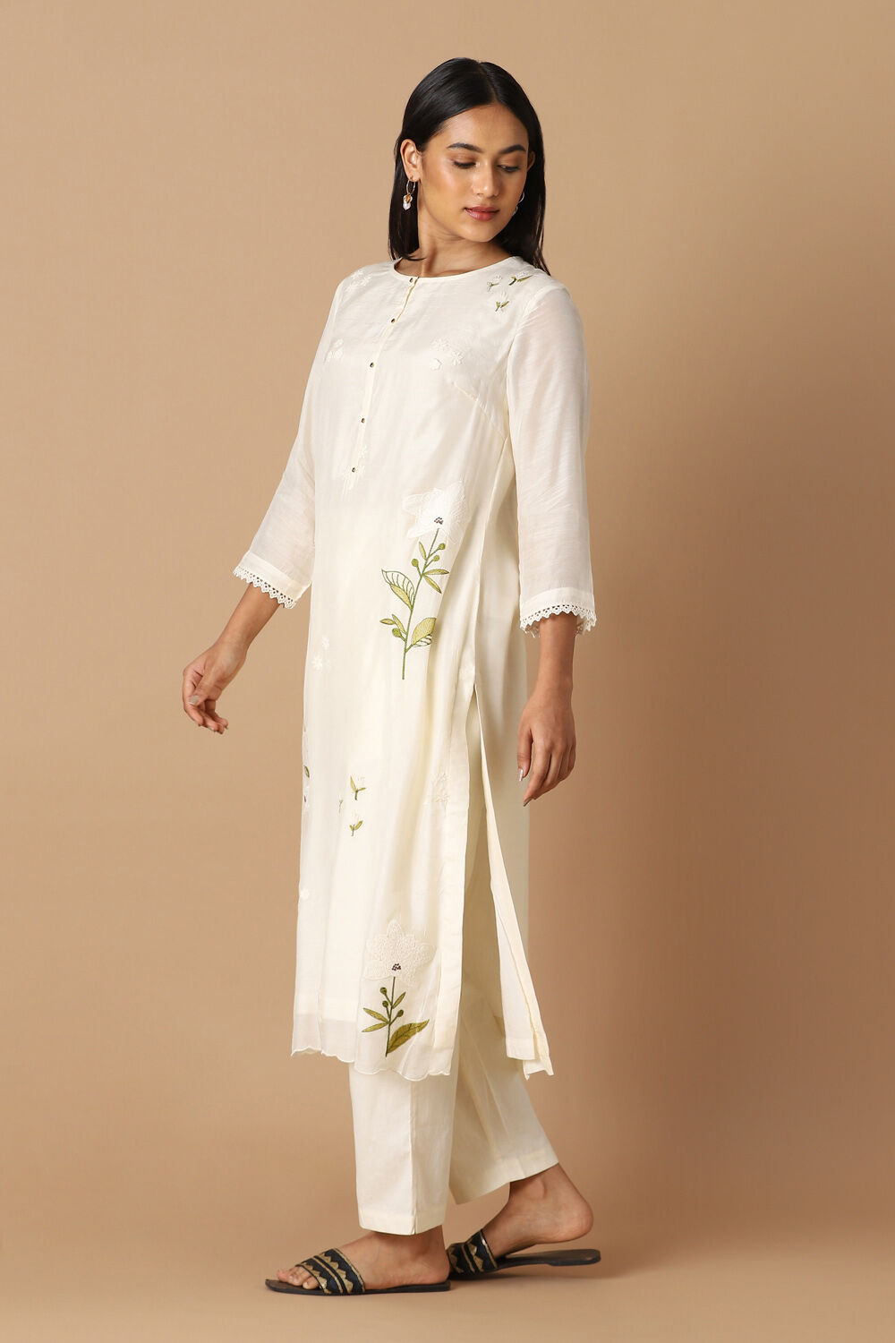 Offwhite Embroidered Kurta Set image number null