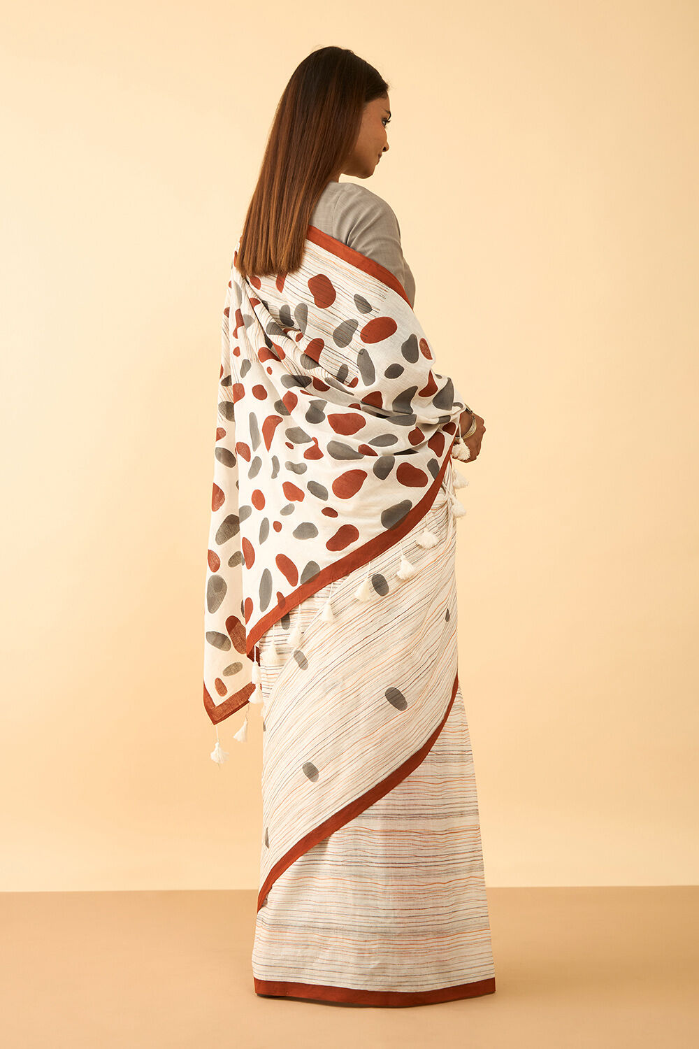 Off White Maharashtra Hand Painted Khadi Cotton Saree image number null
