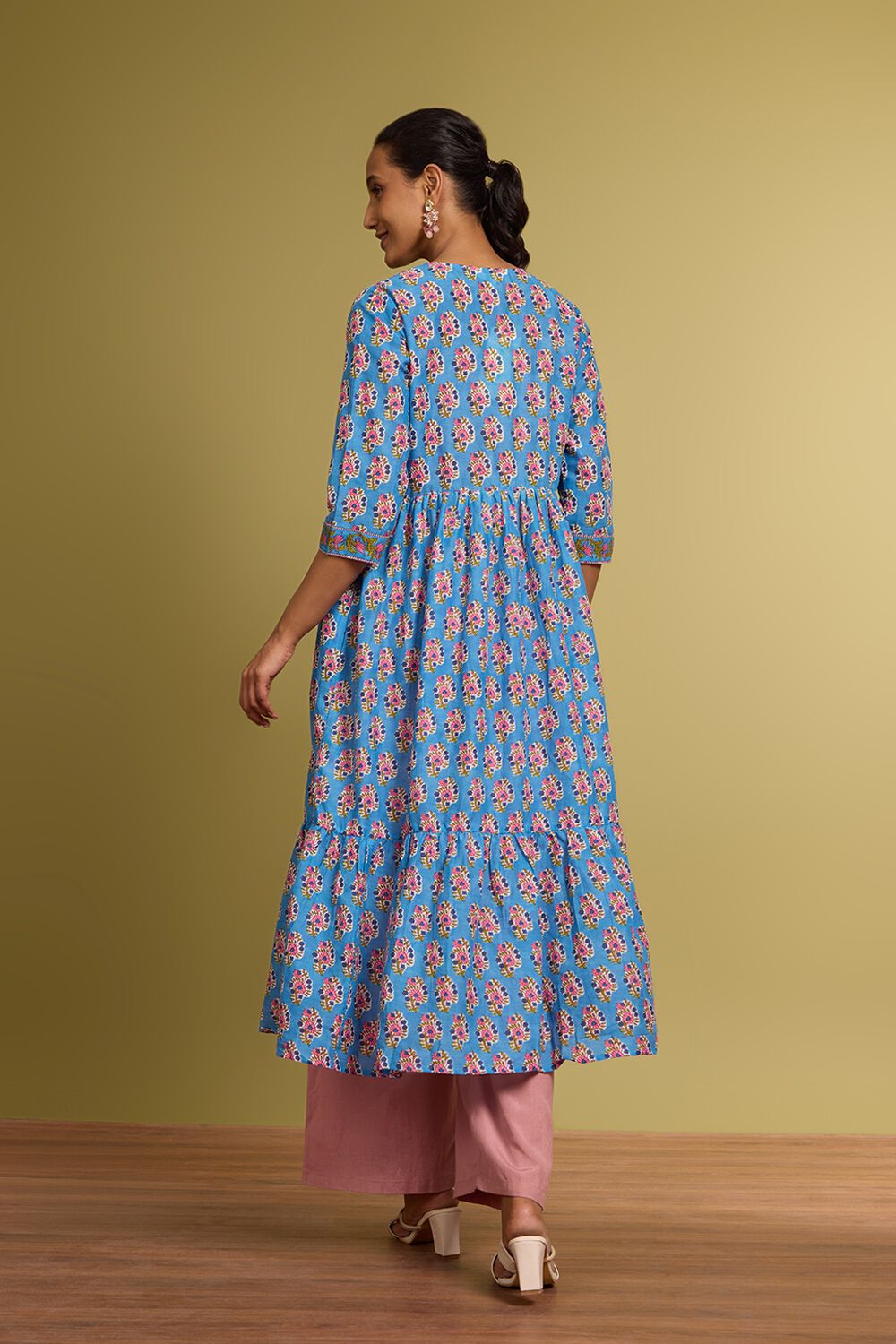 Blue Screen Printed Pure Cotton Kurta with Slip image number null