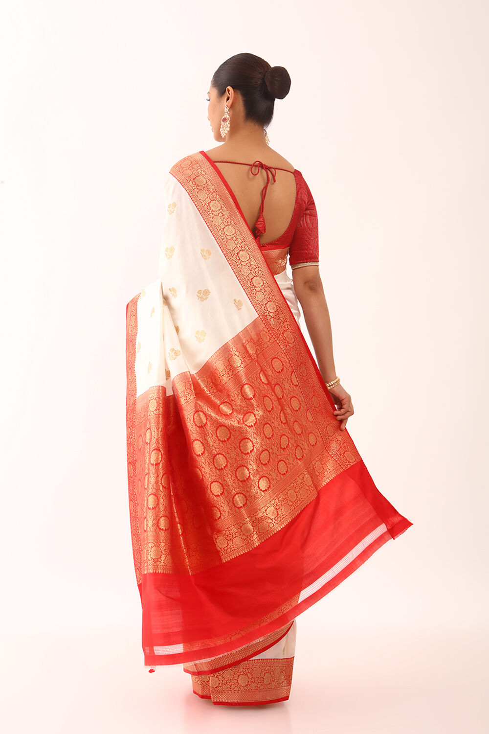 Off-White Pure Silk Kadwa Banarasi Saree image number null